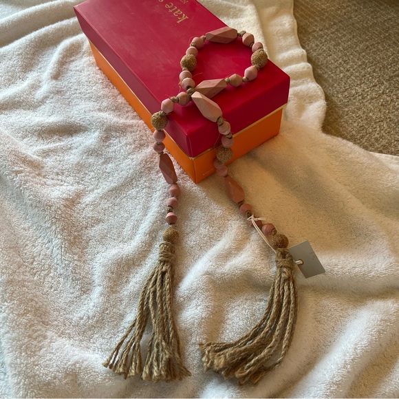 Wood bead garland with tassels - Picture 3 of 4